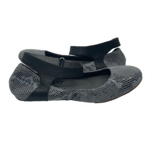 TSUBO‎ leather flats.